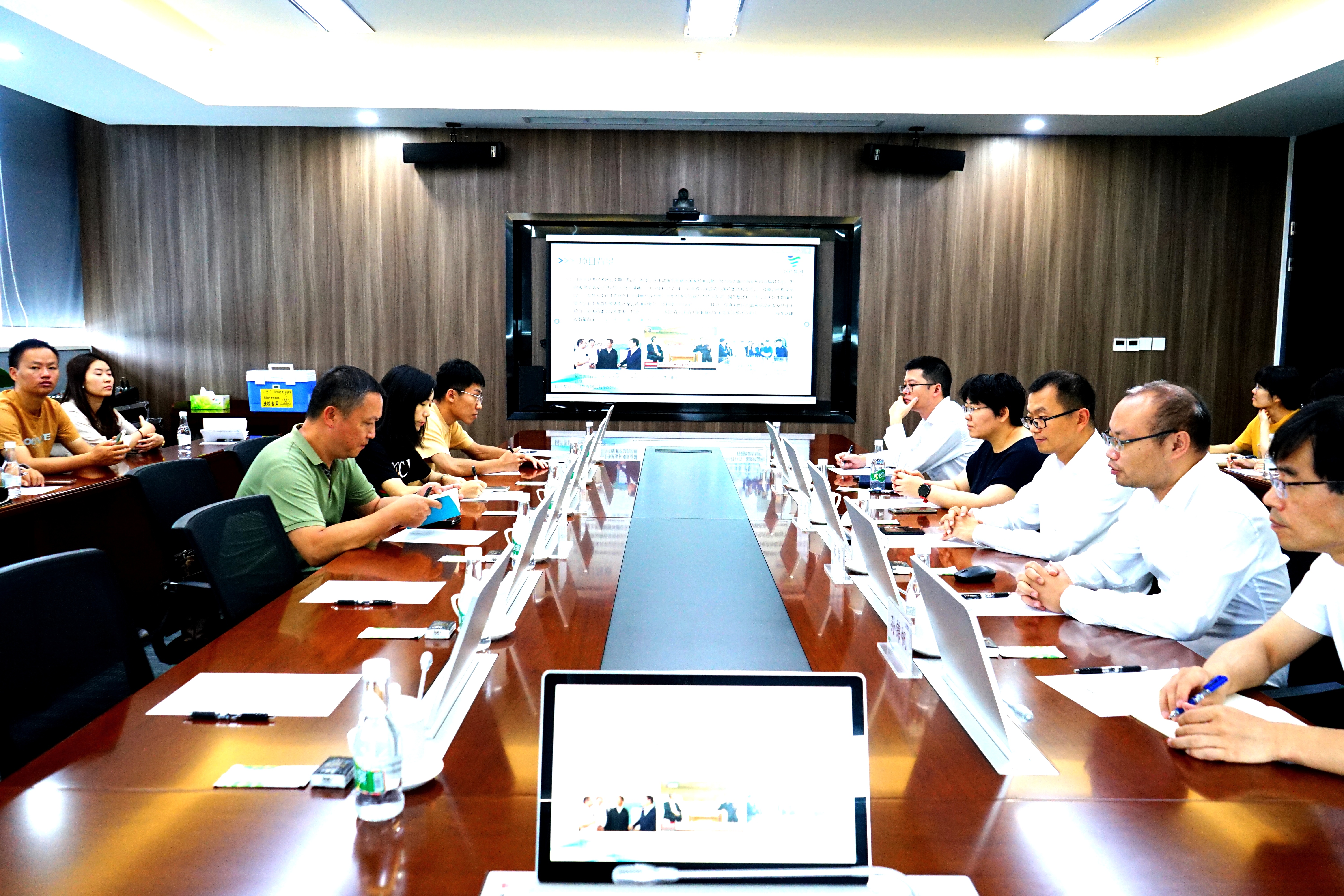 云南省食品藥品監督檢驗研究院生物制品檢定所所長(cháng)吳凡調研昆明血制