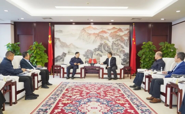 白忠泉董事長(cháng)與中央廣播電視總臺副臺長(cháng)齊竹泉會(huì )談